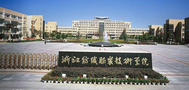 大學(xué)校志：校名、校標(biāo)、校訓(xùn)、?；?、校旗、校歌