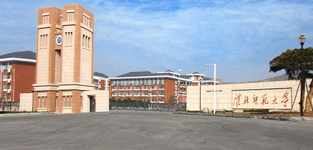大學(xué)校志：校名、校標(biāo)、校訓(xùn)、?；?、校旗、校歌