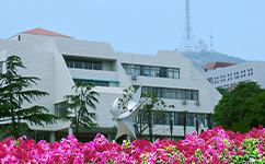 文化標(biāo)識(shí)：校名題寫 / ?；赵O(shè)計(jì)