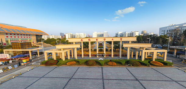 大學(xué)校志：校名、校標(biāo)、校訓(xùn)、?；铡⑿Ｆ?、校歌