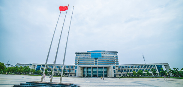 大學(xué)校志：校名、校標(biāo)、校訓(xùn)、校徽、校旗、校歌