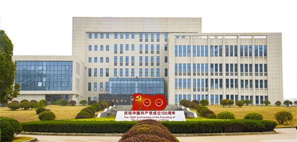 大學(xué)校志：校名、校標(biāo)、校訓(xùn)、校徽、校旗、校歌
