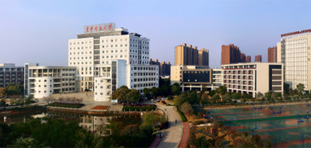 大學(xué)校志：校名、校標(biāo)、校訓(xùn)、?；?、校旗、校歌