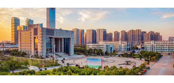 大學(xué)校志：校名、校標(biāo)、校訓(xùn)、?；?、校旗、校歌
