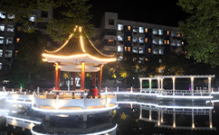 文化標(biāo)識(shí)：校名題寫 / ?；赵O(shè)計(jì)