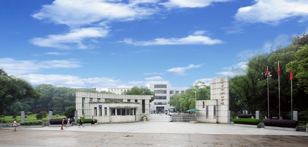大學(xué)校志：校名、校標(biāo)、校訓(xùn)、校徽、校旗、校歌