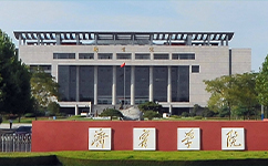 文化標(biāo)識：校名題寫 / 校徽設(shè)計