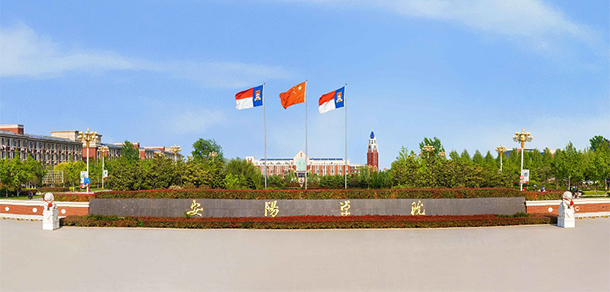 大學(xué)校志：校名、校標(biāo)、校訓(xùn)、校徽、校旗、校歌
