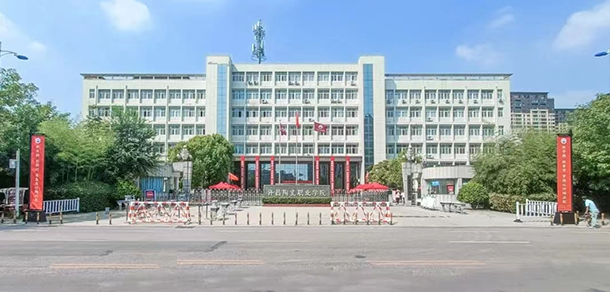 大學(xué)校志：校名、校標(biāo)、校訓(xùn)、?；?、校旗、校歌