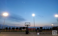 文化標(biāo)識(shí)：校名題寫 / 校徽設(shè)計(jì)