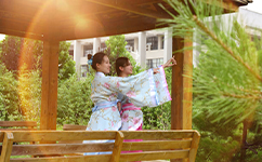 文化標(biāo)識：校名題寫 / 校徽設(shè)計(jì)