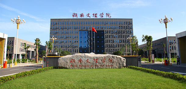 大學(xué)校志：校名、校標(biāo)、校訓(xùn)、?；?、校旗、校歌