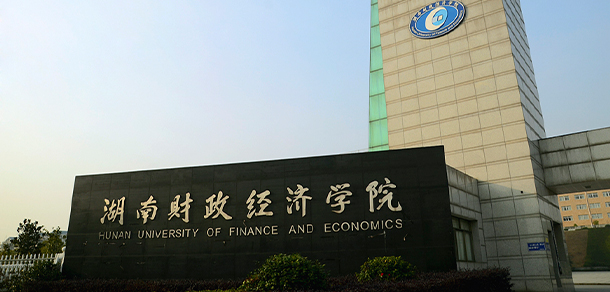 大學(xué)校志：校名、校標(biāo)、校訓(xùn)、?；铡⑿Ｆ?、校歌