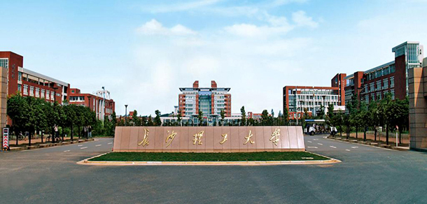 大學(xué)校志：校名、校標(biāo)、校訓(xùn)、校徽、校旗、校歌