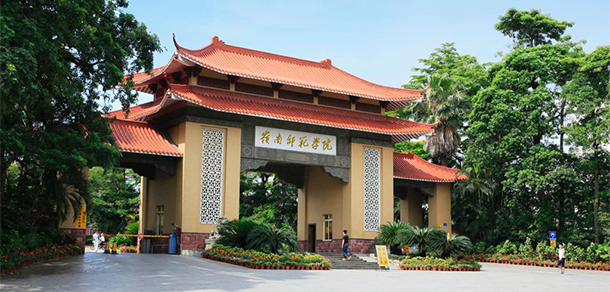 大學(xué)校志：校名、校標(biāo)、校訓(xùn)、?；?、校旗、校歌