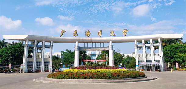 大學(xué)校志：校名、校標(biāo)、校訓(xùn)、校徽、校旗、校歌