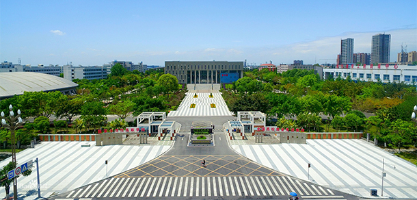 大學(xué)校志：校名、校標(biāo)、校訓(xùn)、校徽、校旗、校歌