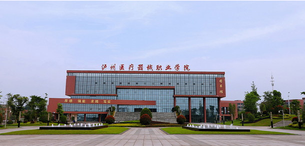 大學(xué)校志：校名、校標(biāo)、校訓(xùn)、?；?、校旗、校歌