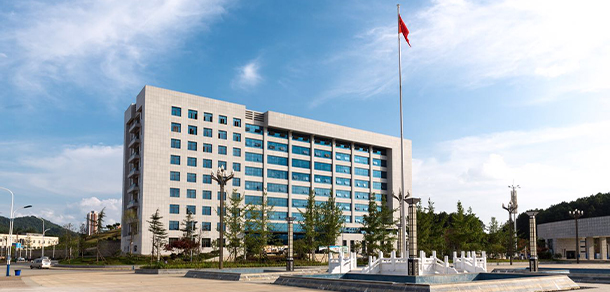 大學(xué)校志：校名、校標(biāo)、校訓(xùn)、?；铡⑿Ｆ臁⑿８? width=