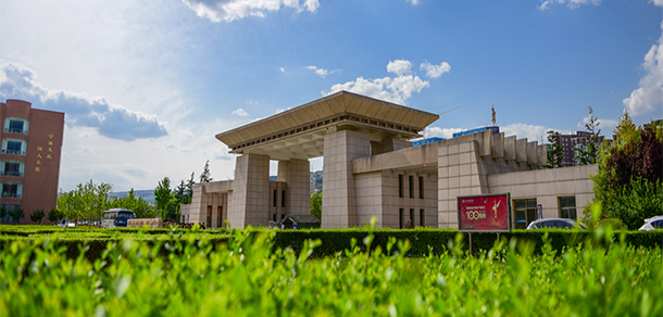 大學(xué)校志：校名、校標(biāo)、校訓(xùn)、?；?、校旗、校歌