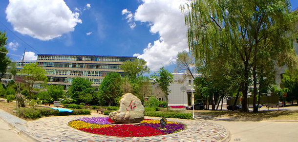 大學(xué)校志：校名、校標(biāo)、校訓(xùn)、?；?、校旗、校歌