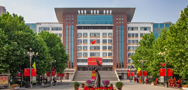 大學(xué)校志：校名、校標(biāo)、校訓(xùn)、?；?、校旗、校歌