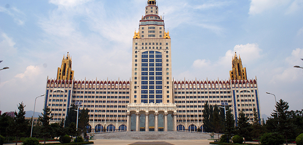 大學(xué)校志：校名、校標(biāo)、校訓(xùn)、?；?、校旗、校歌