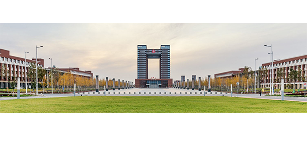 大學(xué)校志：校名、校標(biāo)、校訓(xùn)、?；?、校旗、校歌