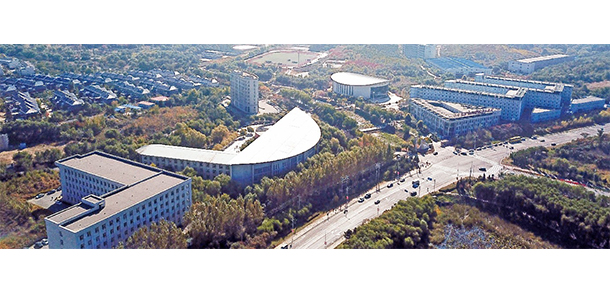 大學(xué)校志：校名、校標(biāo)、校訓(xùn)、?；?、校旗、校歌