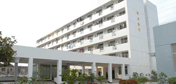 大學(xué)校志：校名、校標、校訓(xùn)、校徽、校旗、校歌