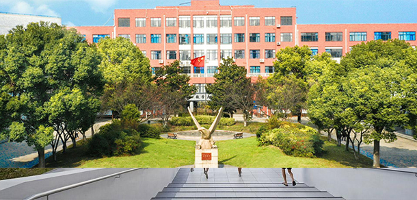 大學(xué)校志：校名、校標(biāo)、校訓(xùn)、?；?、校旗、校歌