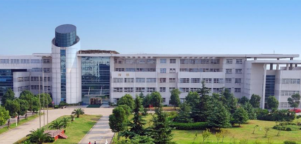 大學(xué)校志：校名、校標、校訓(xùn)、?；?、校旗、校歌
